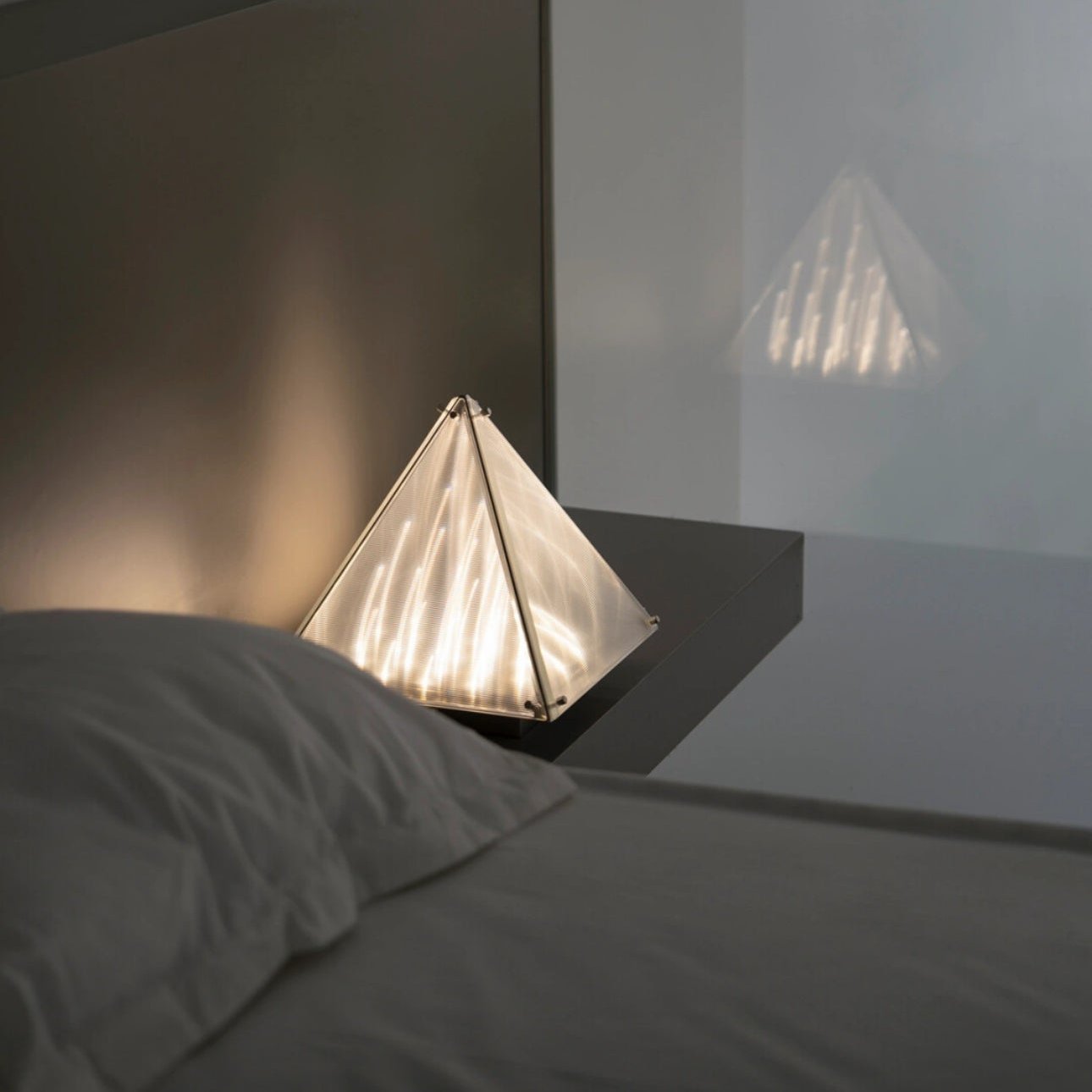 Zephyra Table Lamp Modern Minimalist Bedroom Living Room